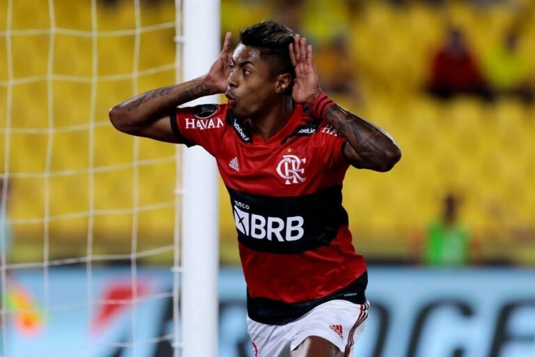 Decisivo na semifinal, Bruno Henrique fica próximo de igualar Zico na Libertadores