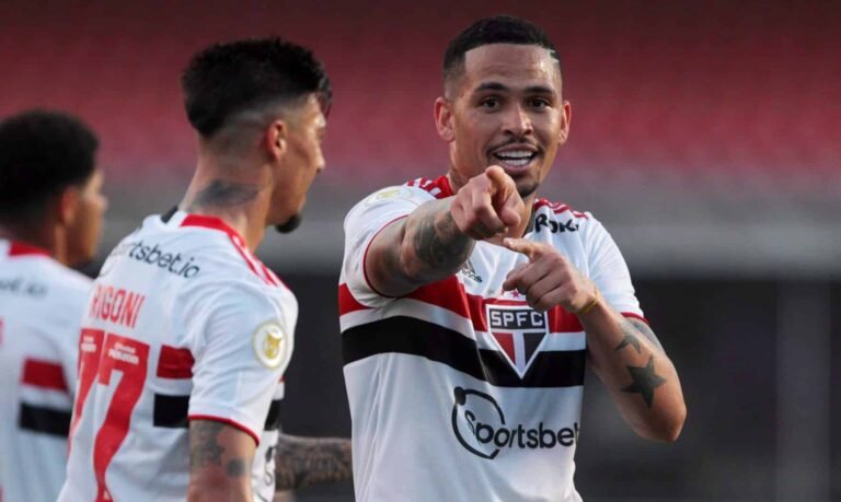 Luciano volta a treinar e reforça São Paulo contra o Atlético-MG