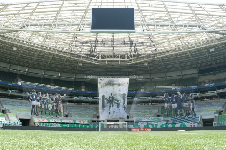 Torcida do Palmeiras monta cenário especial para receber Atlético-MG no Allianz Parque