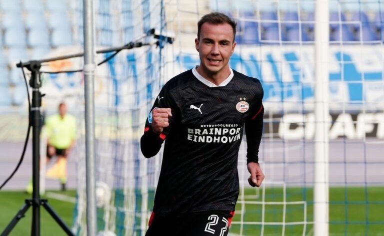 PSV anuncia renovação de contrato com Mario Götze