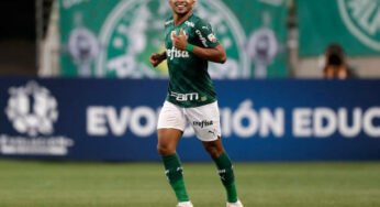 Rony se recupera de lesão e celebra volta ao Palmeiras
