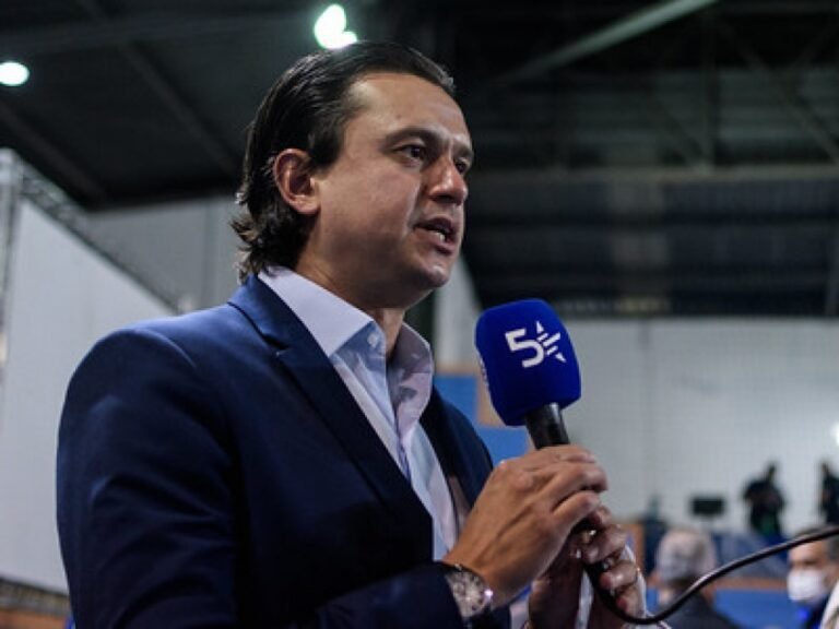 Cruzeiro atrasa salários e presidente quer contar com Luxemburgo para a próxima temporada