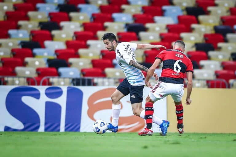Felipão elogia jogador destaque no jogo contra o Flamengo