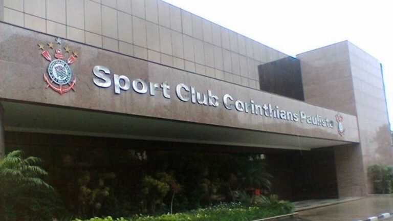 Corinthians quita dívidas na base; elenco profissional está com vencimentos em dia