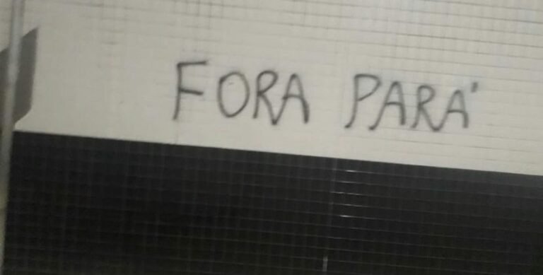 Após nova derrota do Santos, muros da Vila Belmiro são pichados: “Respeita o maior do mundo”