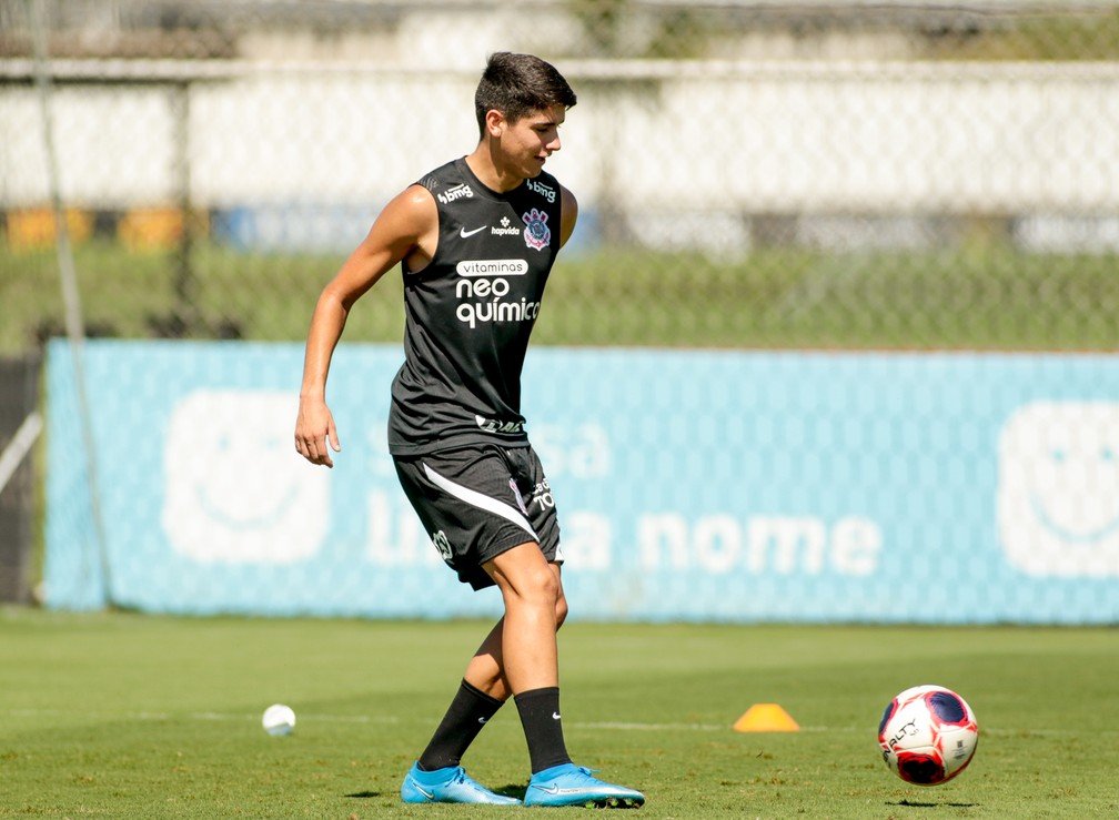 Colo Colo tenta o empréstimo de Araos, do Corinthians