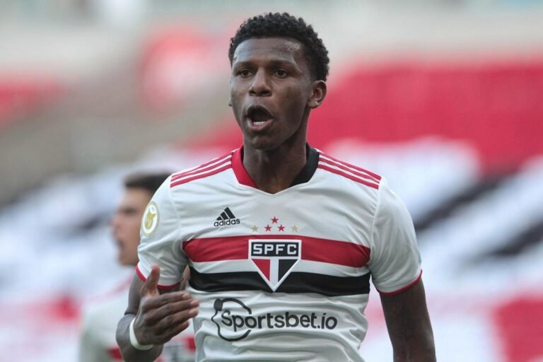 Arboleda recusa proposta de renovação do São Paulo e tem futuro incerto