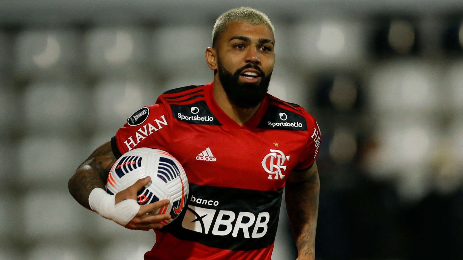 Gabigol está a 3 gols de se tornar o primeiro jogador do Flamengo a fazer 100 gols no século