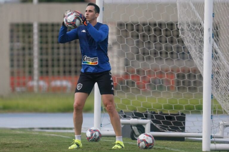 Gatito Fernández pode voltar a jogar pelo Botafogo ainda neste mês