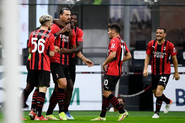 Milan cobra esclarecimentos após jogadores sofrerem gritos racistas da torcida da Lazio