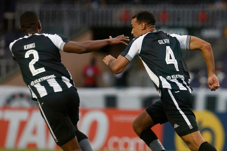 Gilvan contesta expulsão e comenta sobre igualdade no placar