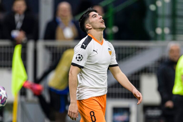 Arsenal faz sondagem por Carlos Soler