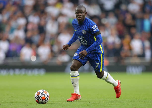 PSG consultou Chelsea sobre condições para contratar Kanté na última janela