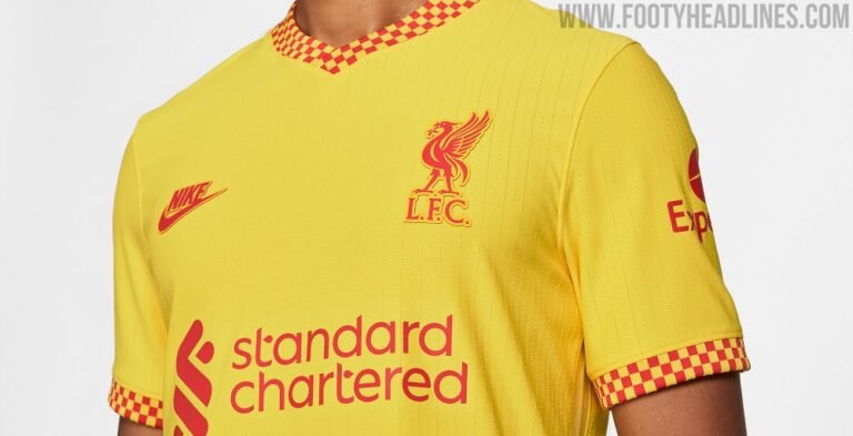 Site vaza suposto novo terceiro uniforme do Liverpool; veja fotos