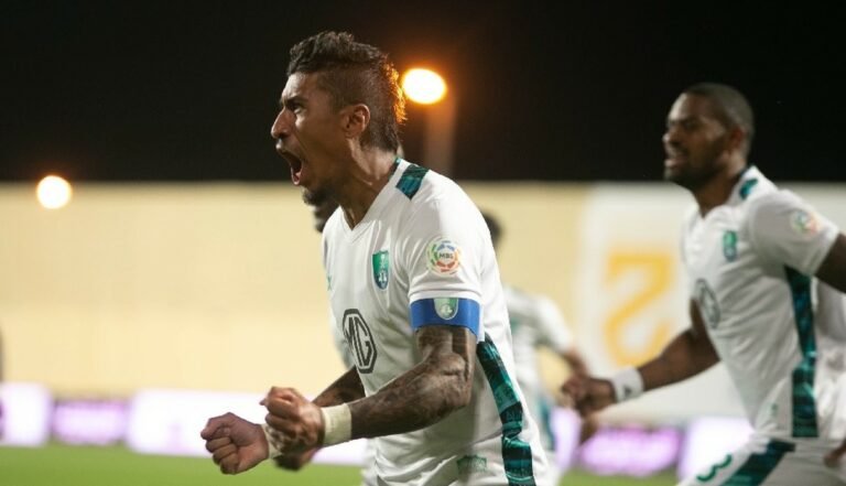 Corinthians negocia retorno de Paulinho para 2022, diz jornalista