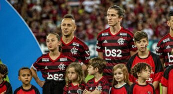 Com apenas um do Flamengo, Rafinha monta seleção de companheiros na carreira