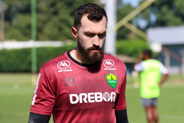 São Paulo estuda contratação de goleiro Walter, do Corinthians