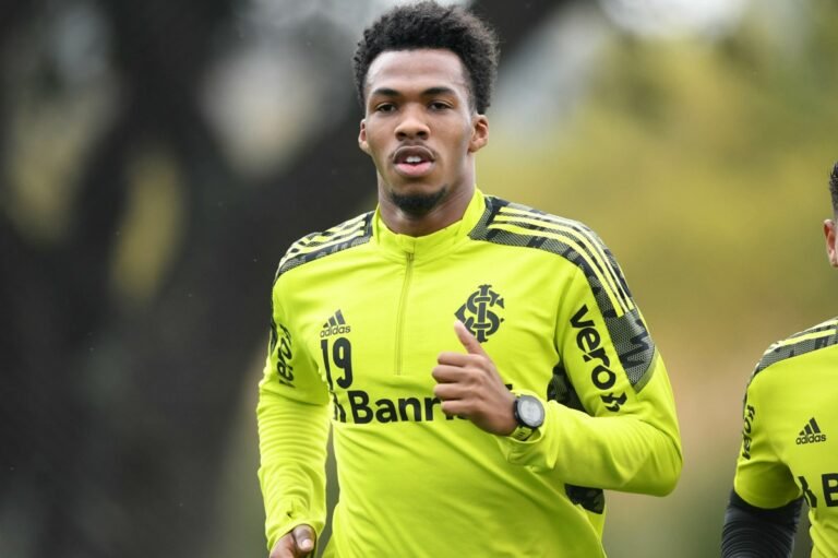 Inter libera zagueiro para futebol ucraniano visando futura venda