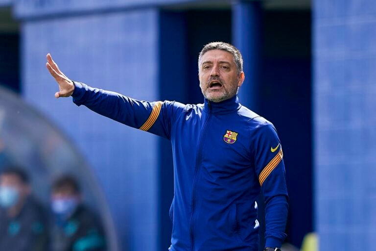 Ex-treinador da base comenta se voltaria ao Barcelona e sobre trabalho de Xavi