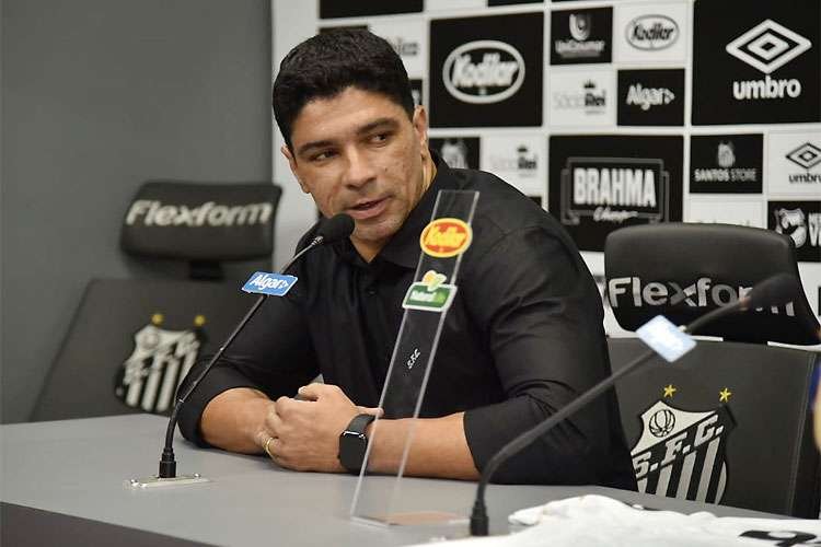 Renato demonstra preocupação com o DM do Santos: “ficou muito para trás”