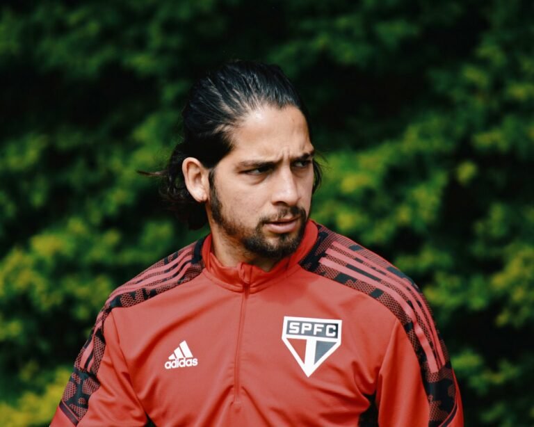 Com futuro incerto no São Paulo, Benítez entra na mira de três clubes brasileiros
