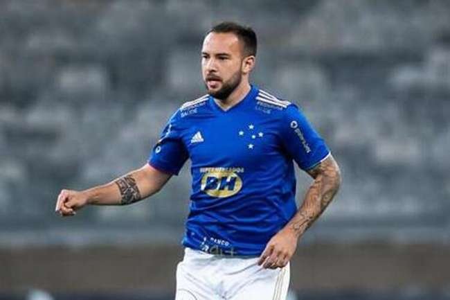 Giovanni afirma que quer continuar no Cruzeiro, mas clube ainda não o procurou