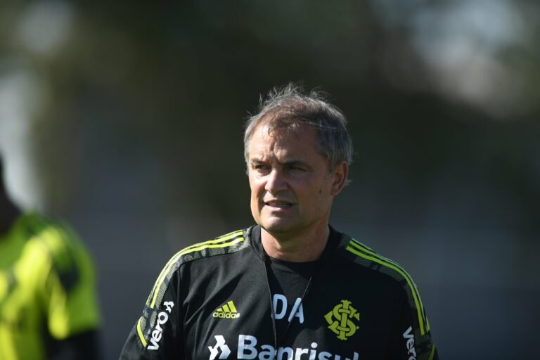 Aguirre reafirma desejo de permanecer no Inter: “Estou muito feliz aqui”