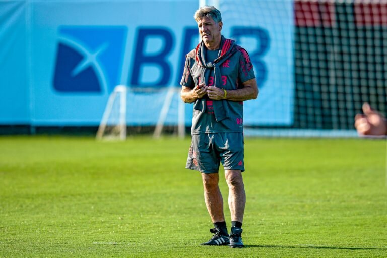 Dirigentes convencem Renato Gaúcho a permanecer no Flamengo após eliminação