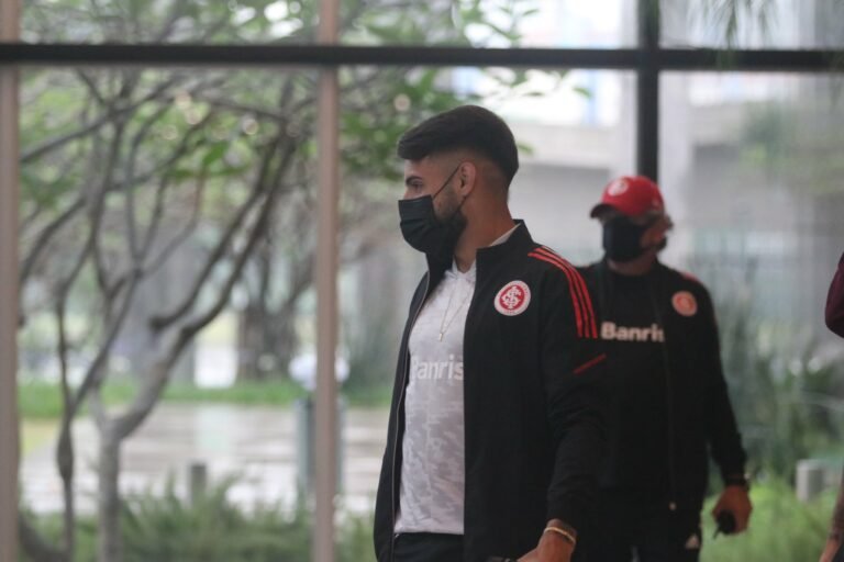 Aguirre não garante a presença de Yuri Alberto e Moisés no Gre-Nal