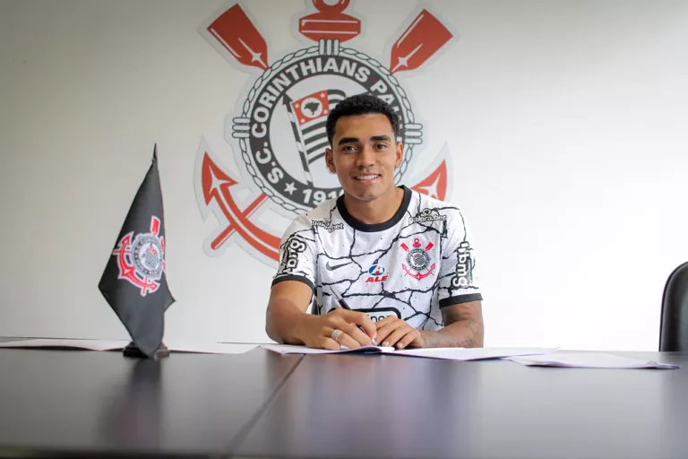 Corinthians renova contrato com Du Queiroz