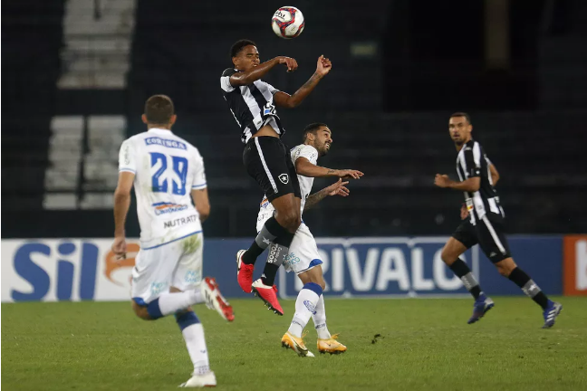 Botafogo quer adquirir 50% dos direitos de Lucas Mezenga; veja