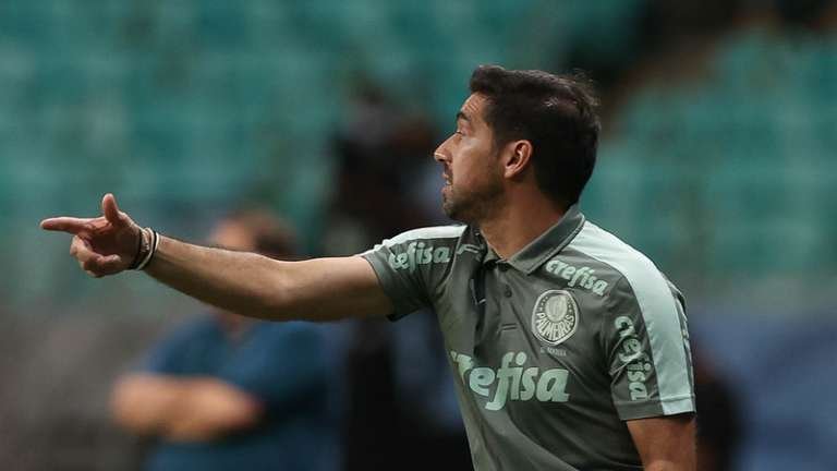 Presidente do Palmeiras banca permanência de Abel Ferreira