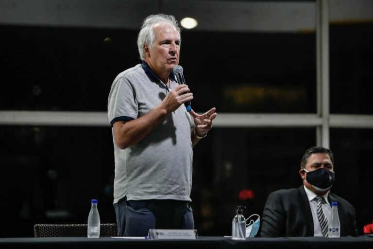 Mecenas do Atlético-MG manda recado ao Flamengo: “Tem que ter humildade”