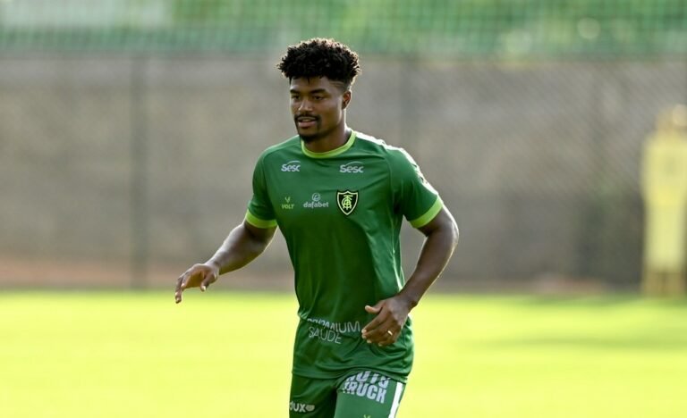 Santos encaminha pré-contrato com zagueiro destaque do América-MG