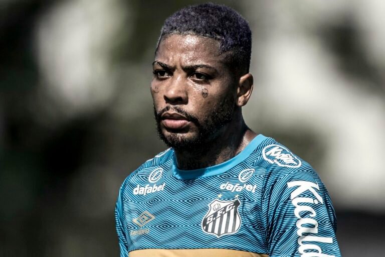 Sem gols de atacantes há mais de 2 meses, Santos precisa da vitória contra o Grêmio