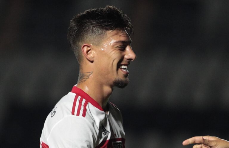 Destaque do São Paulo, Rigoni é elogiado por jornal espanhol: “Líder absoluto”