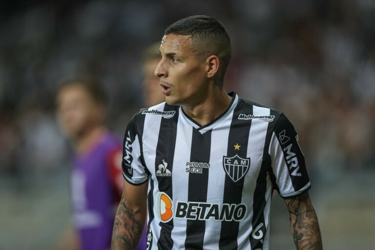Atlético-MG recebe sondagens por Allan e Guilherme Arana, diz jornalista