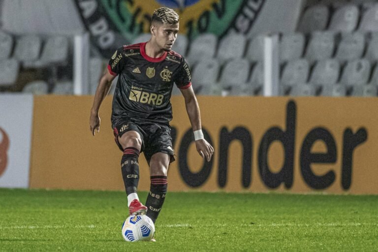 Flamengo e Andreas Pereira são absolvidos no STJD por escalação contra o Santos