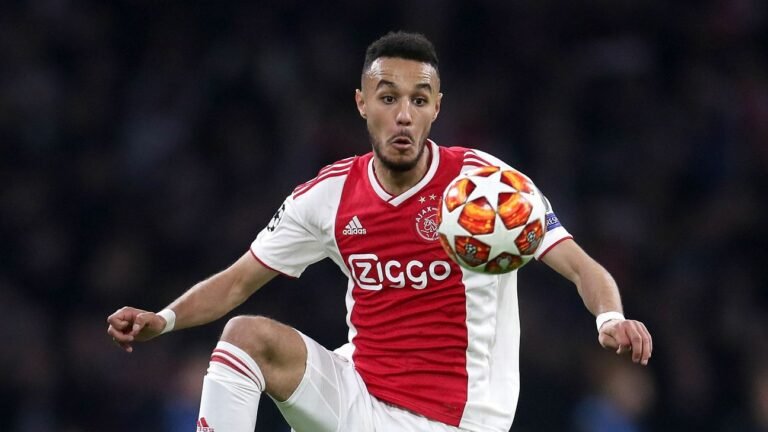 Três clubes da Serie A querem lateral do Ajax