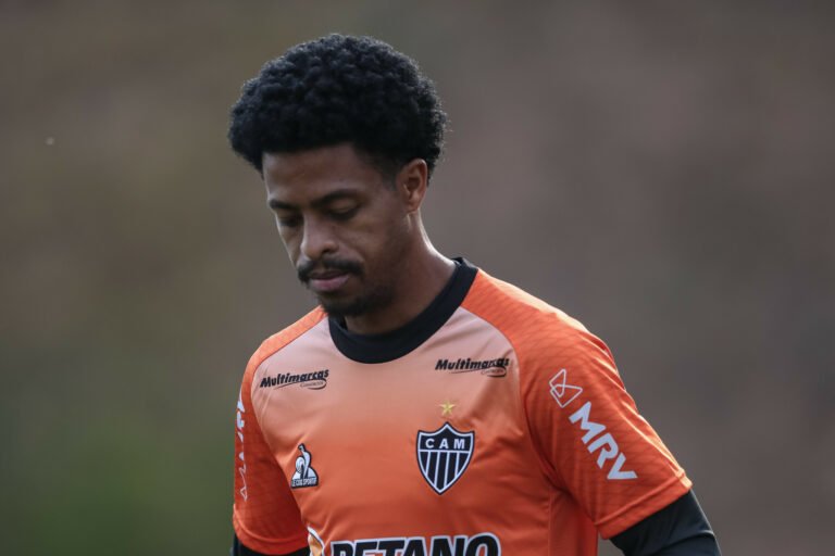 Jogador do Atlético pode processar torcedor por Fake News e vazamento de informações pessoais