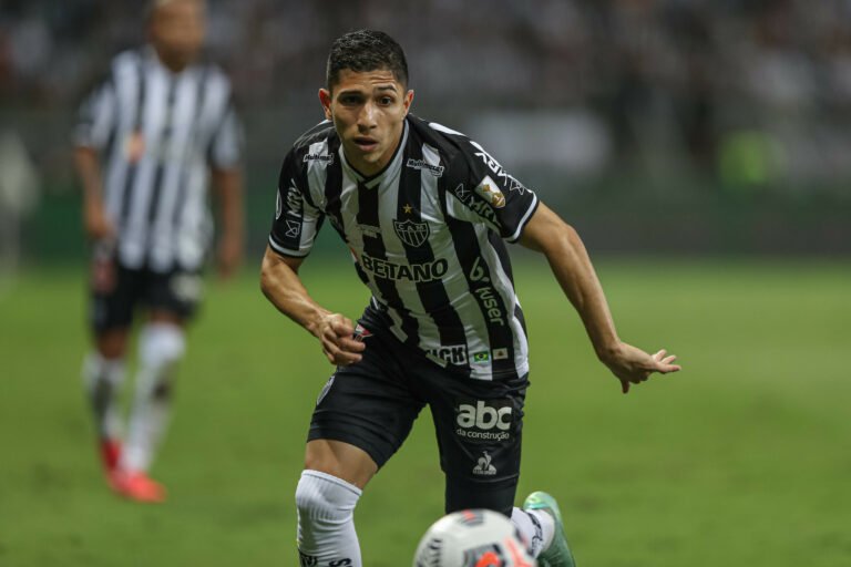 Savarino se pronuncia sobre sua ausência na seleção venezuelana e desmente boatos