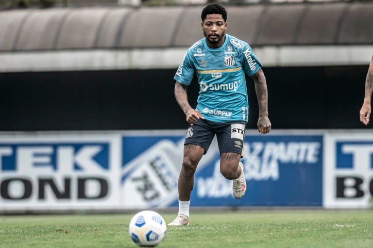 Sem nova oferta da Arábia, Marinho ficará no Santos até o fim do ano