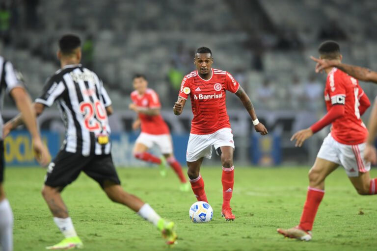 Edenilson lamenta derrota do Inter: “Um lance individual definiu a partida”