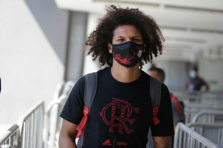 Flamengo descarta saída de Arão para o futebol árabe: “Sem chances”