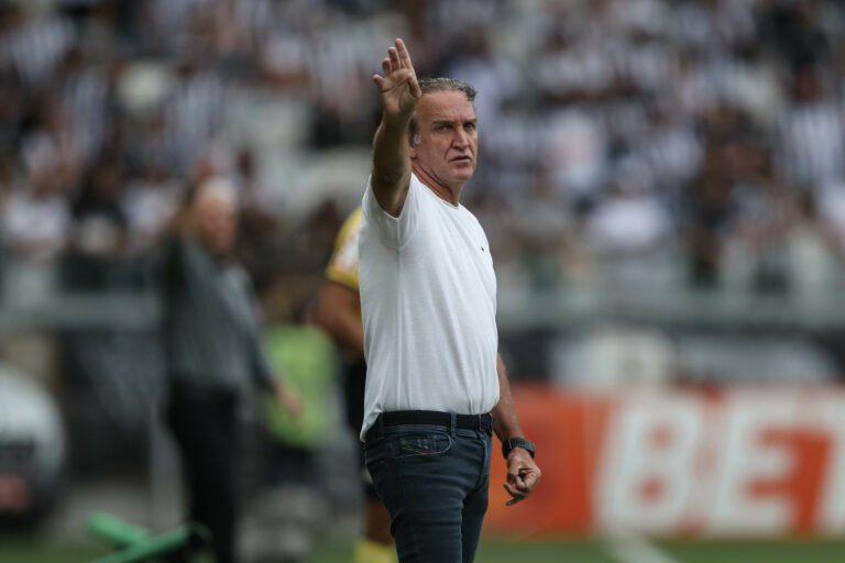 Cuca chega a 100 jogos como mandante no pelo Atlético Mineiro