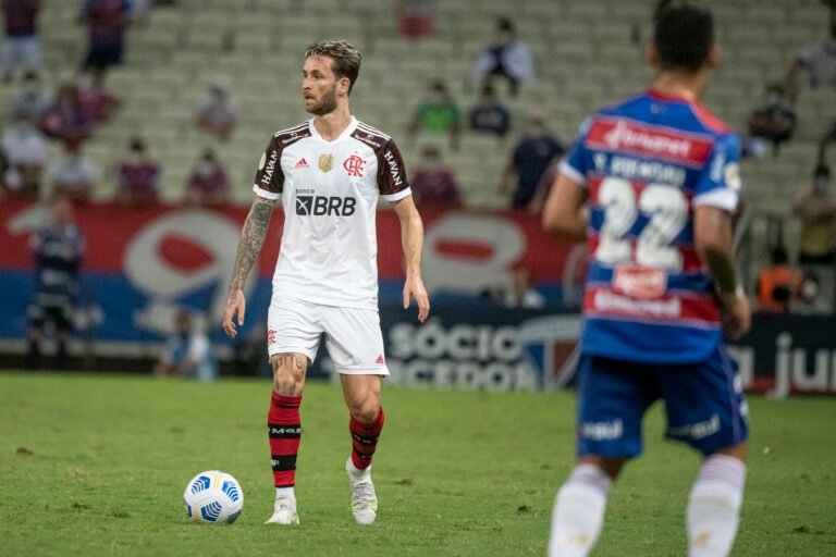 Léo Pereira não é unanimidade no Flamengo, que define preço para vendê-lo, diz portal