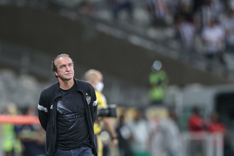 Cuca atinge marca histórica como o treinador com mais vitórias na história do Brasileirão de pontos corridos