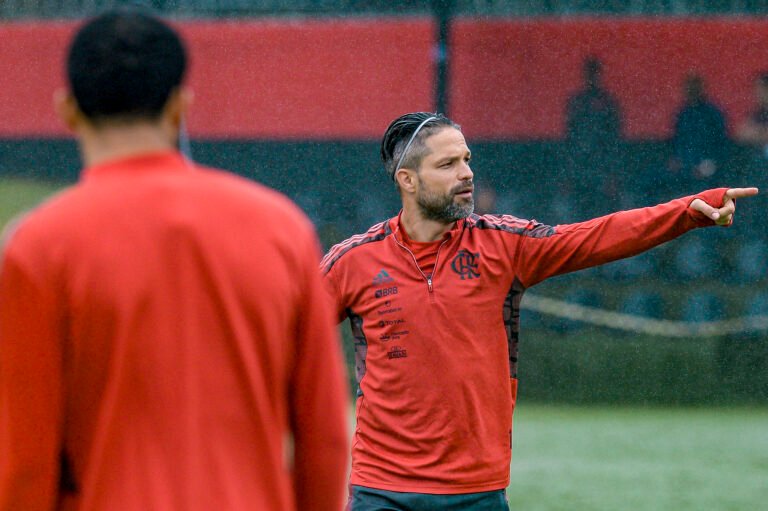 Torcida do Flamengo levanta hashtag por saída de Diego Ribas