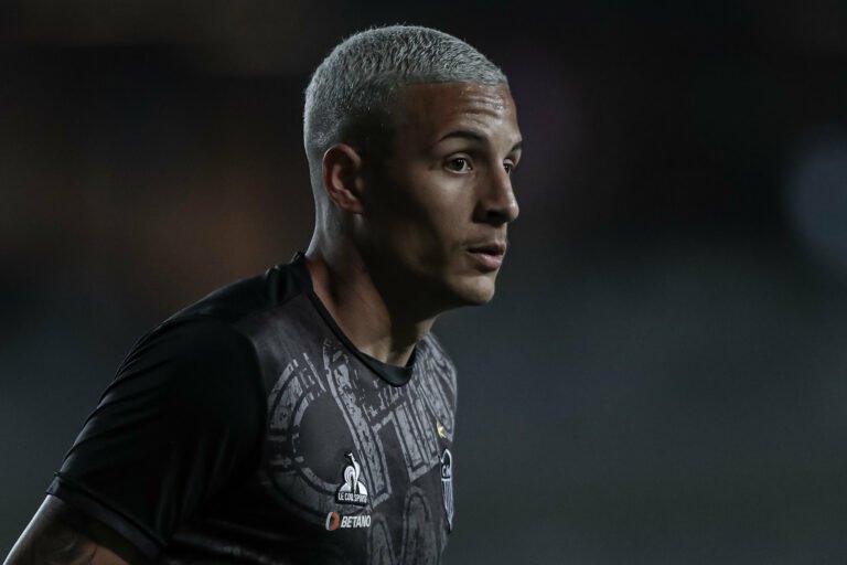 Guilherme Arana é adicionado à lista de transferências de time inglês