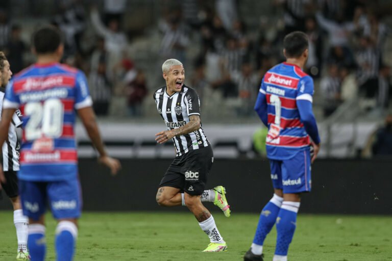 Guilherme Arana atinge marca histórica pelo Atlético no Mineirão